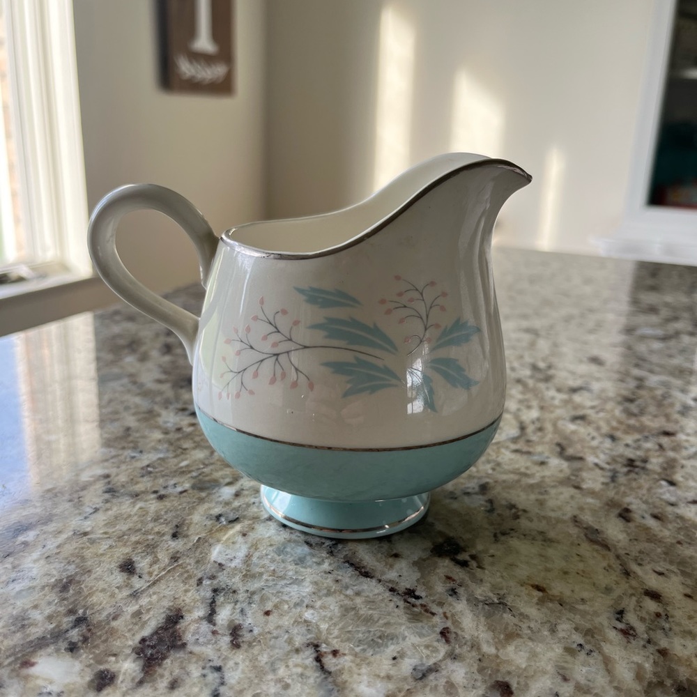 Vintage Homer Laughlin Cavalier Eggshell Romance Creamer dish